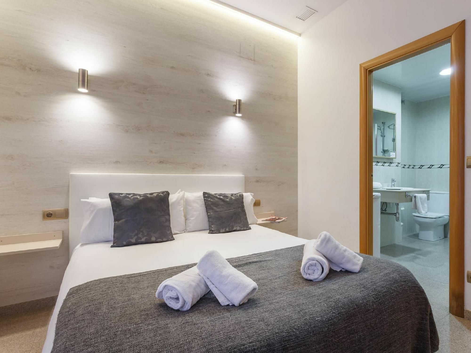 Aparthotel Rambla108 Barcelona Exterior photo